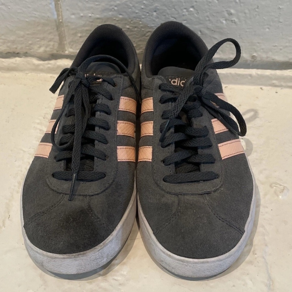 Adidas VL Court 2.0 sneakers dark grey suede pink stripes. size 7.5 EUC
